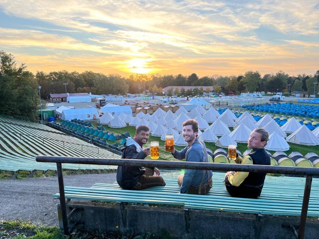 Festanation Oktoberfest Camp #2 Hotel Munchen Bagian luar foto